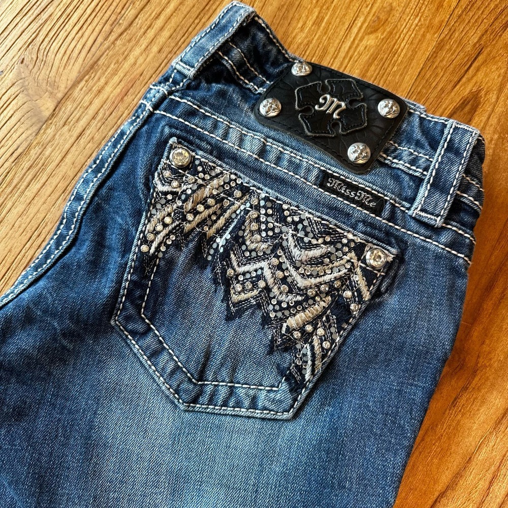 Miss Me Womenβs Jeweled Embellishedβ Embroidered Pockets Western Country Jeans
